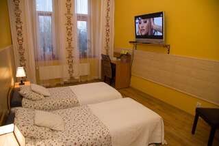 Хостелы Hostel Kamienica Плоцк Двухместный номер с 1 кроватью или 2 отдельными кроватями-2